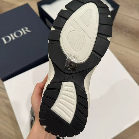 NIB Authentic Dior B30 Olive - Picture 4 of 4